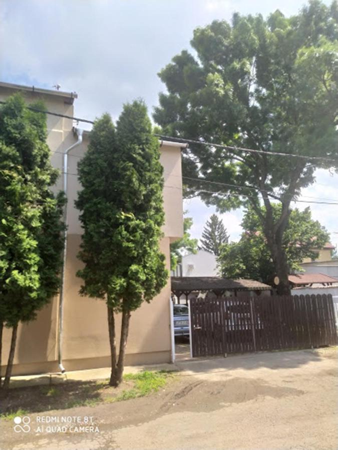 Marabella Apartmanok Hajdúszoboszló المظهر الخارجي الصورة