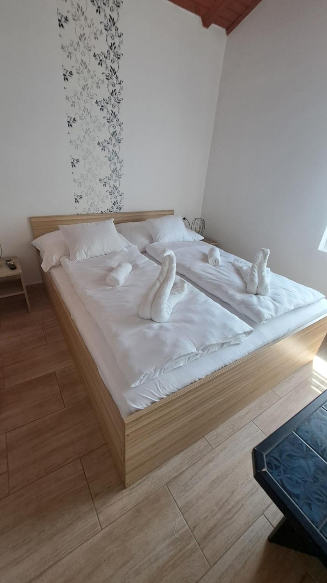 Marabella Apartmanok Hajdúszoboszló المظهر الخارجي الصورة